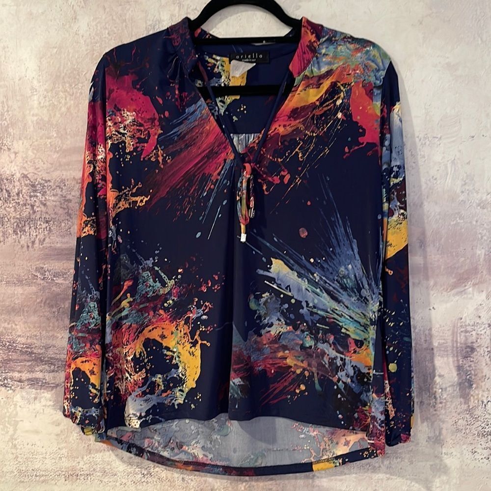 Gorgeous “splattered” long sleeve blouse